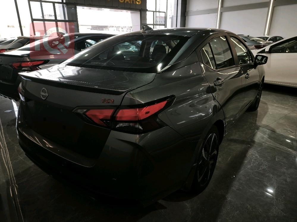 نيسان فيرسا